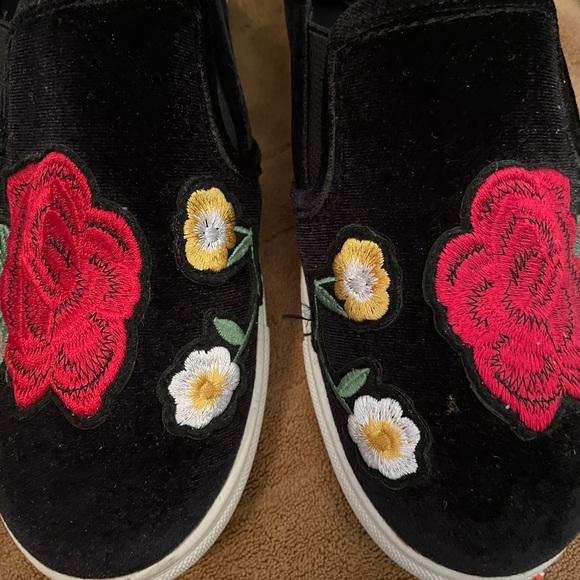 NWT Massini velvet pillow with floral embroidery 8 - Picture 4 of 6